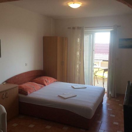 Apartmani Loncaric Banjol Esterno foto